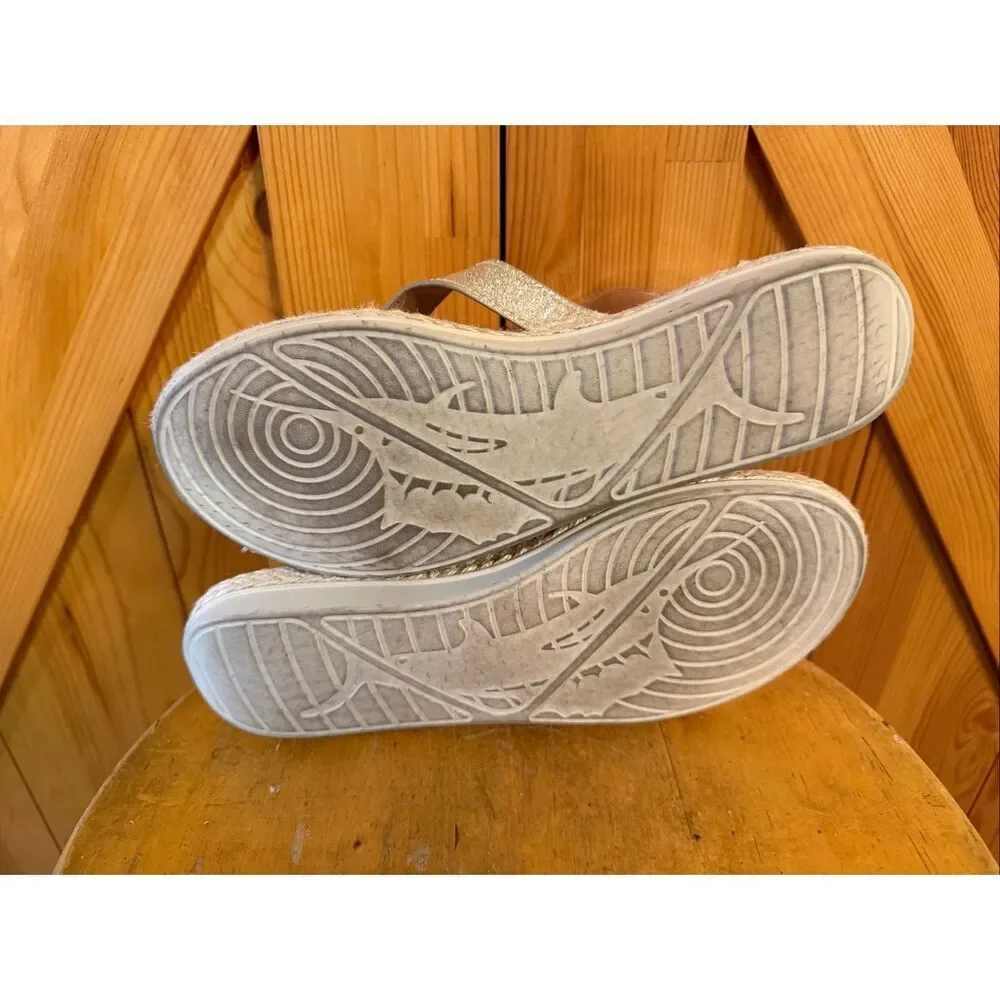 Tommy Bahama sandals flip flops Women Size 9M Gold Synthetic Upper